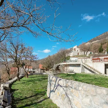 Luxury Over Budva فيلة